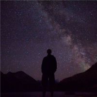 好看有意境的微信远景男生背影头像