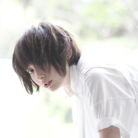 唯美短发女生头像_短发的女孩