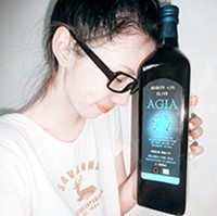 带眼镜框的女生头像