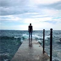 好看有意境的微信远景男生背影头像