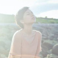 唯美短发女生头像_短发的女孩