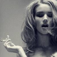 女生吐烟圈头像图片大全