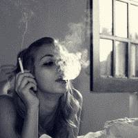女生吐烟圈头像图片大全