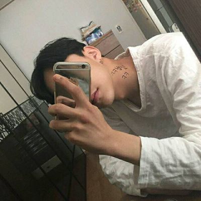 美少男头像_沦陷爱河的少男