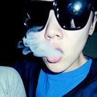 帅气男孩抽烟头像