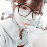 带眼镜框的女生头像