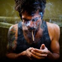 帅气男孩抽烟头像