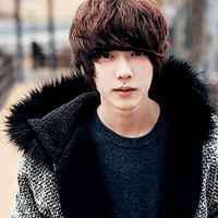 真人冷酷帅哥微信头像