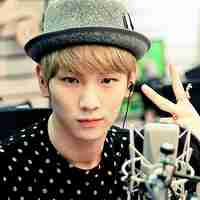 真人冷酷帅哥微信头像