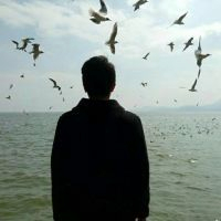 一男一女的微信情侣头像背影两张