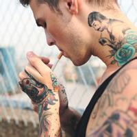 帅气男孩抽烟头像