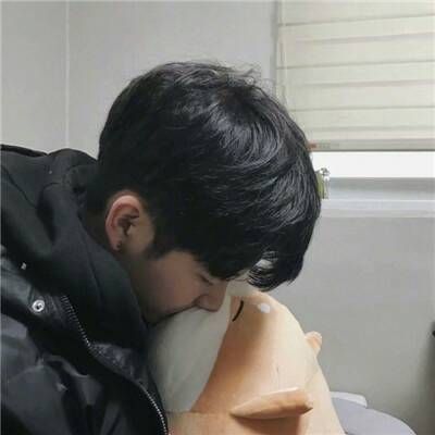 低调高清男生头像图片_低调帅气的男生大图