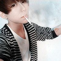 帅气男孩抽烟头像