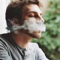 帅气男孩抽烟头像