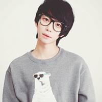 真人冷酷帅哥微信头像