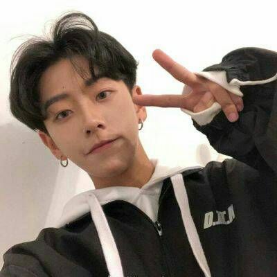 低调高清男生头像图片_低调帅气的男生大图