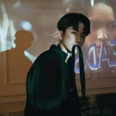 低调高清男生头像图片_低调帅气的男生大图