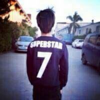 一男一女的微信情侣头像背影两张