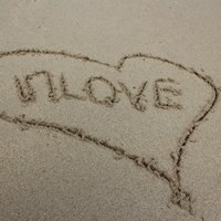沙滩爱心图片头像 浪漫温馨沙滩上的爱心头像图片