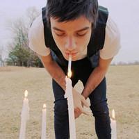 男人抽烟沉思微信头像