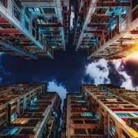 仰拍的城市建筑头像照片
