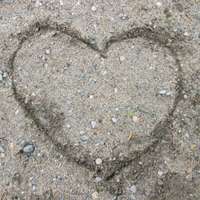 沙滩爱心图片头像 浪漫温馨沙滩上的爱心头像图片