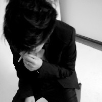 黑白头像男生冷酷抽烟