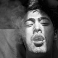黑白头像男生冷酷抽烟
