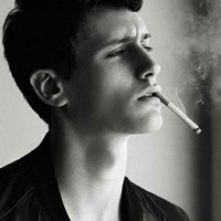 黑白头像男生冷酷抽烟