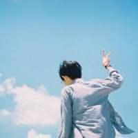 微信头像男生背影剪刀手,男生背对剪刀手头像