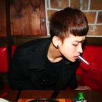 微信头像抽烟男生帅气_抽烟动作太帅气