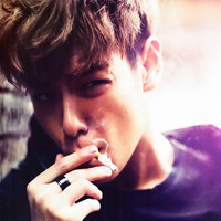 微信头像抽烟男生帅气_抽烟动作太帅气