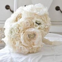 白色捧花头像,双手捧着花的图片头像