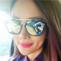 戴眼镜的李小璐头像图片