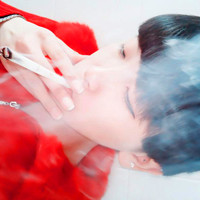 微信头像抽烟男生帅气_抽烟动作太帅气