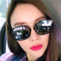 戴眼镜的李小璐头像图片