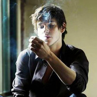 微信头像抽烟男生帅气_抽烟动作太帅气