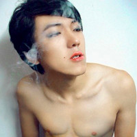 微信头像抽烟男生帅气_抽烟动作太帅气