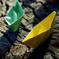 充满童趣表达思念的清美纸船图片