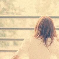 女生非主流头像背影_在岁月风尘里的女生背影