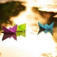 充满童趣表达思念的清美纸船图片