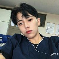 男生中分头像图片_中分男神