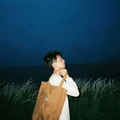 个性情头一对两张 时尚个性的情侣