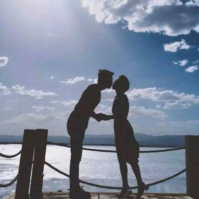 个性情头一对两张 时尚个性的情侣