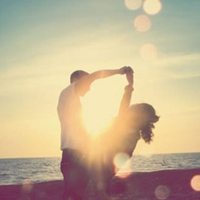 情侣牵手头像 我俩手牵手爱情常相守