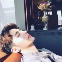 男生中分头像图片_中分男神