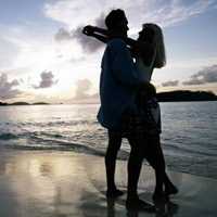 情侣牵手头像 我俩手牵手爱情常相守