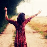 女生非主流头像背影_在岁月风尘里的女生背影