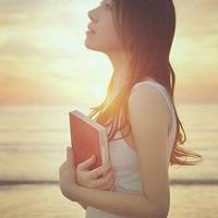 女生看书头像_唯美安静女生读书头像图片_喜欢这氛围书香