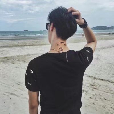 年少轻狂的霸气超拽男生